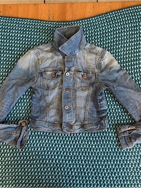H&M Light Blue
Women’s Denim Jacket